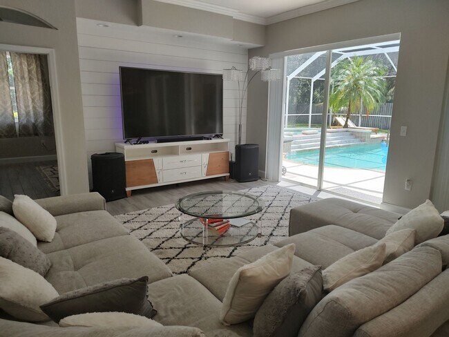 Foto del edificio - Plant City Executive Pool Home! Free Elect...