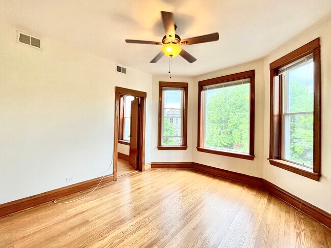 Foto del edificio - 3319 W Pierce Ave