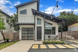 Building Photo - 910 Brass St