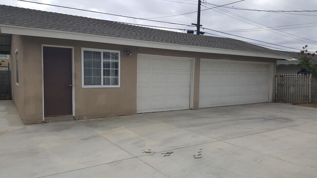 Foto del edificio - 12431 Holly Ave