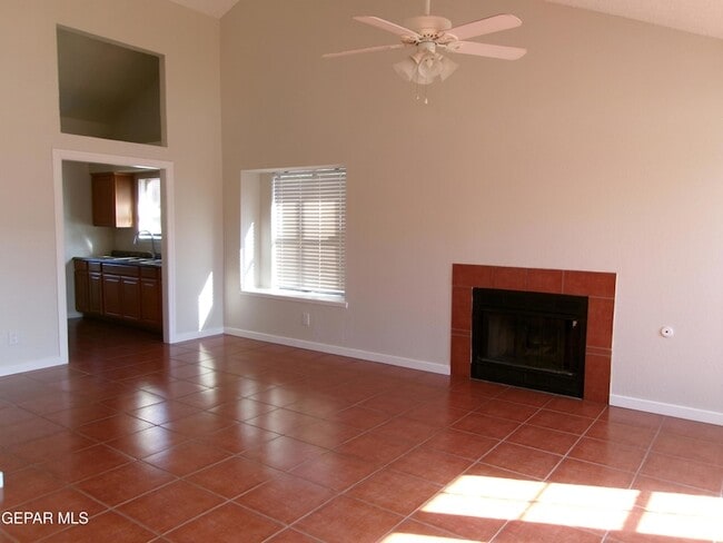 Building Photo - 733 Colchester Dr