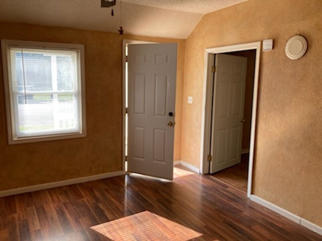Primary Photo - 2 BEDROOM 1 BATHROOM HOUSE FOR RENT