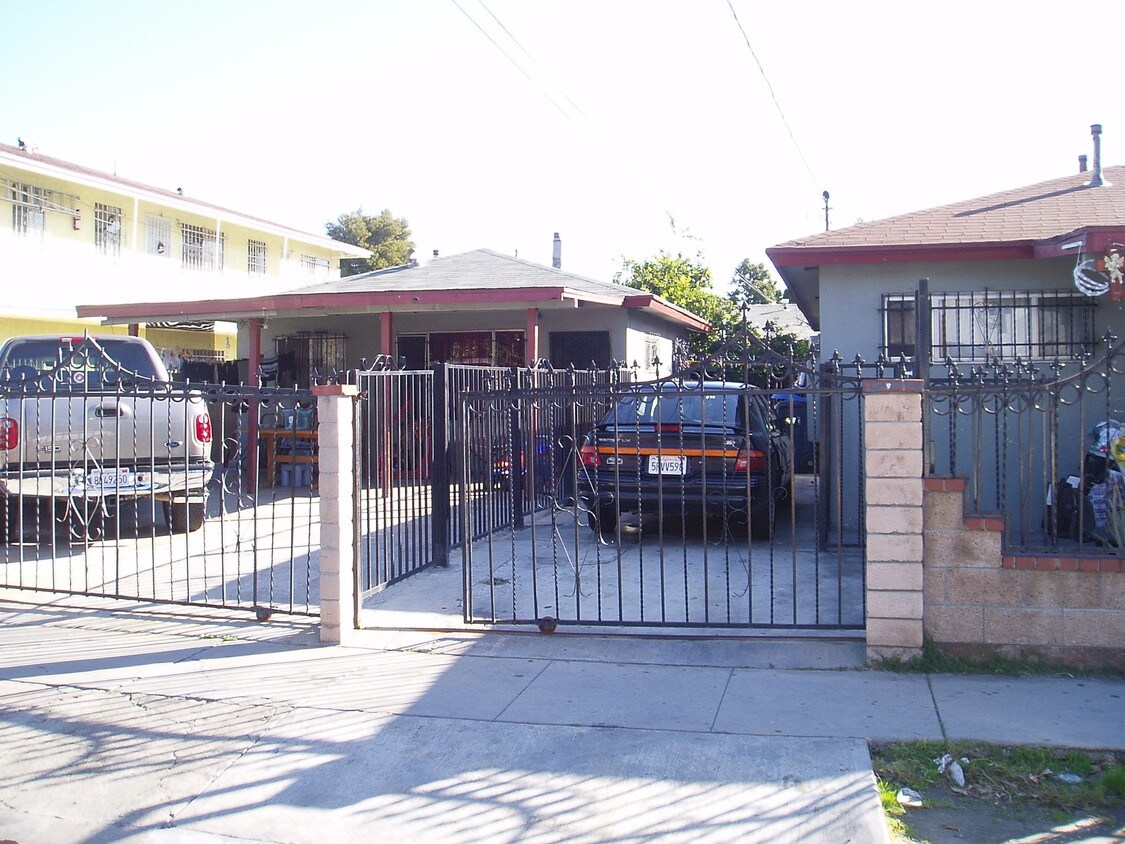 Primary Photo - 6718 Parmelee Ave