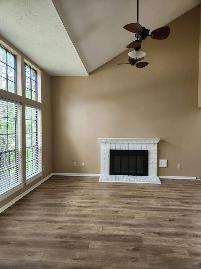 Foto del edificio - 14562 Oak Chase Dr