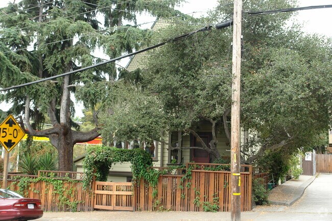 Building Photo - 3527 Harrison St