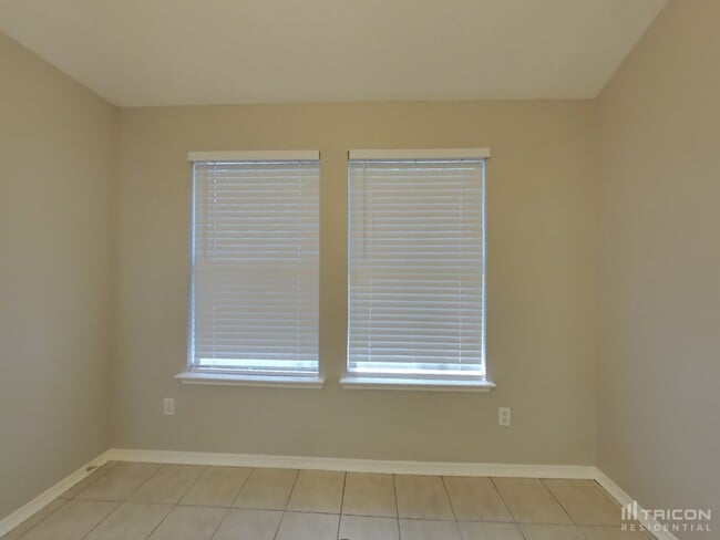 Building Photo - 1129 Cumberland Dr