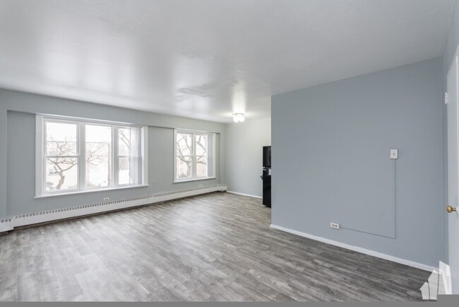 Building Photo - 7333 N Ridge Blvd