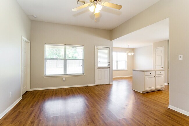 Building Photo - 4719 San Antonio River Dr