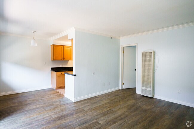 Building Photo - 3932 9th Ave