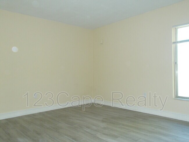 Building Photo - 1830 Maravilla Ave