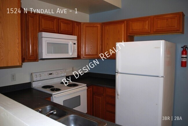 Building Photo - UofA 3 Bed 2 Bath - 1/2 Mile to Campus