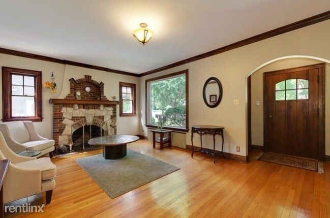 Foto del edificio - 4127 Wolf Rd