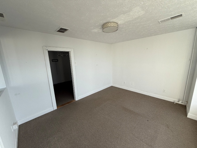 Building Photo - 801 Winchester Rd