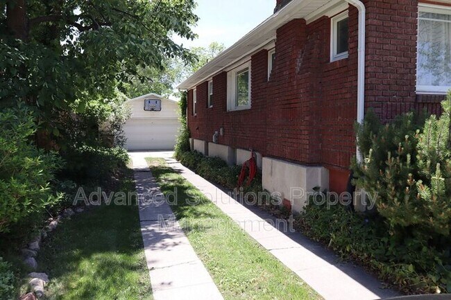 Foto del edificio - 1590/1592 E Laird Ave