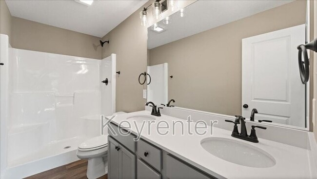 Building Photo - 3527 Lynn Ave