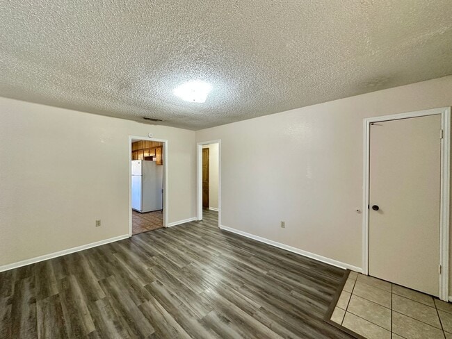 Building Photo - 904 N 7th St