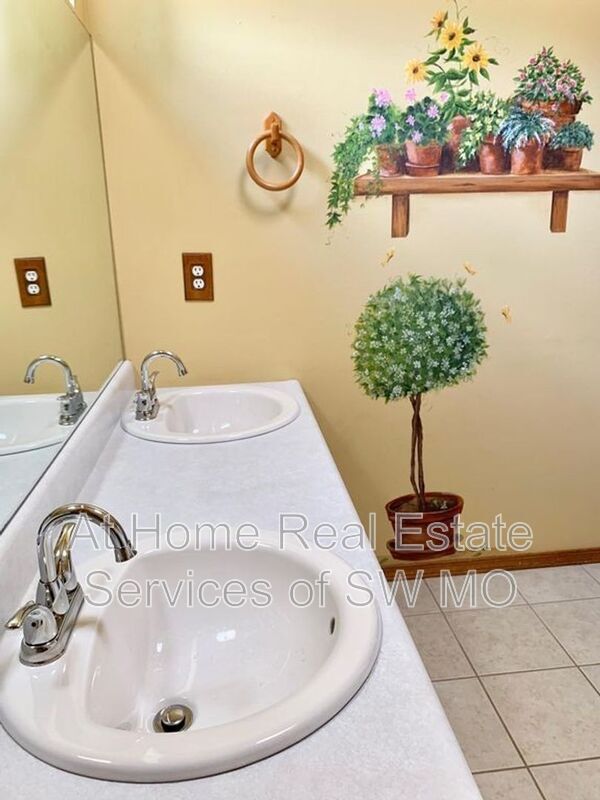 Building Photo - 4047 W Watkins St