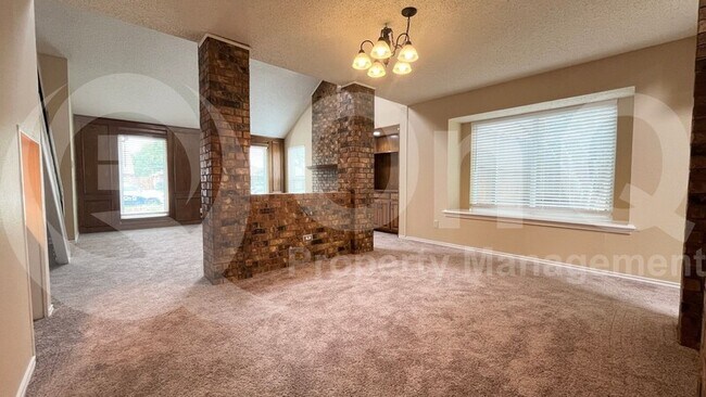 Building Photo - 324 Lakewood Ct