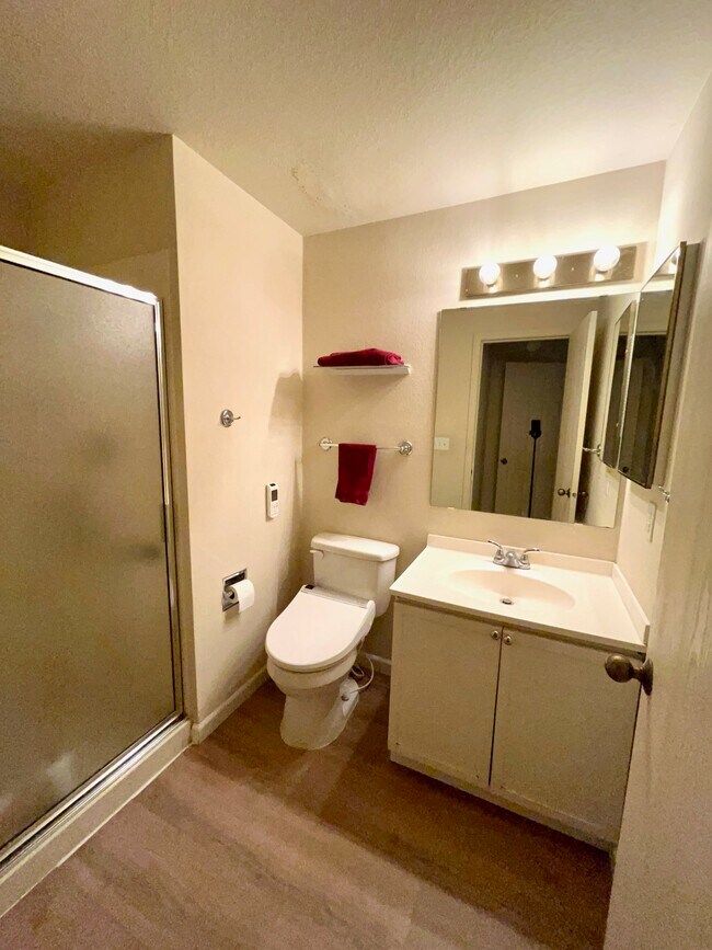 Foto del edificio - 707 N 130th St