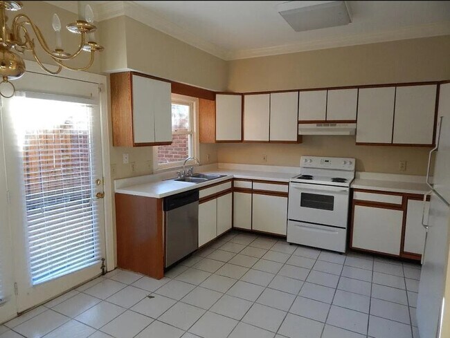 Foto del edificio - 3345 Golf Club Ln