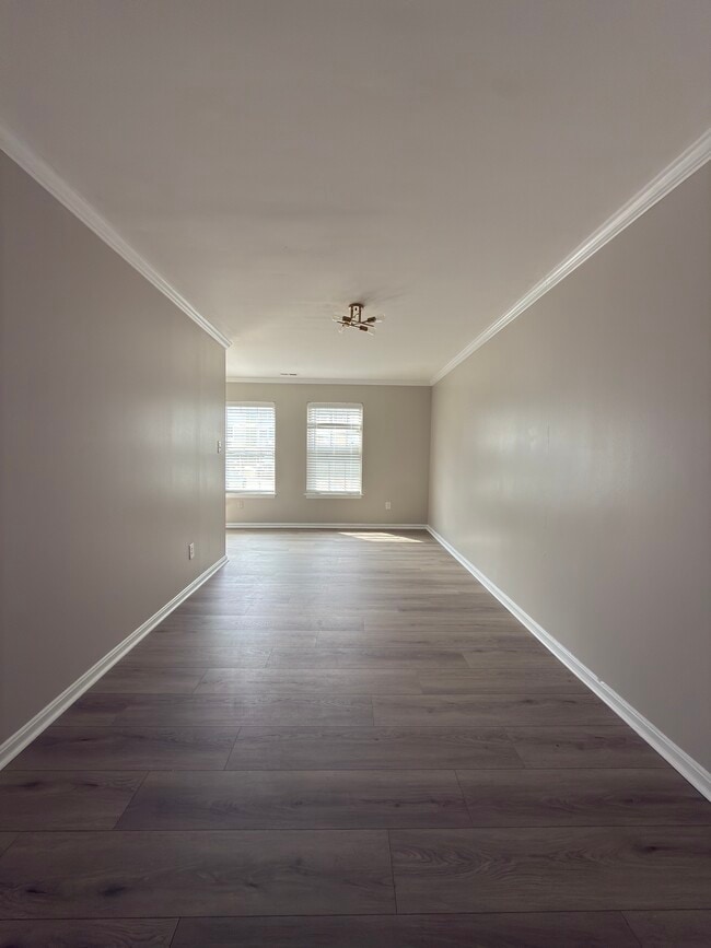 Building Photo - 1706 Tulip Ave