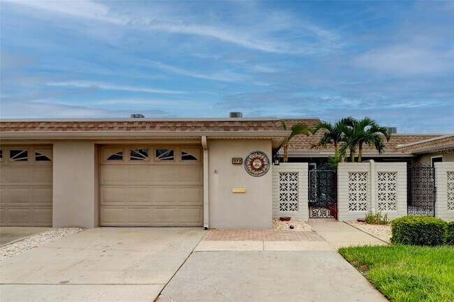 Foto del edificio - 573 Boca Ciega Point Blvd N