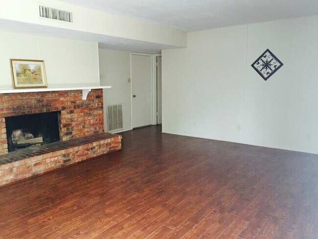 Foto del edificio - 1401 Coffeyville Trail