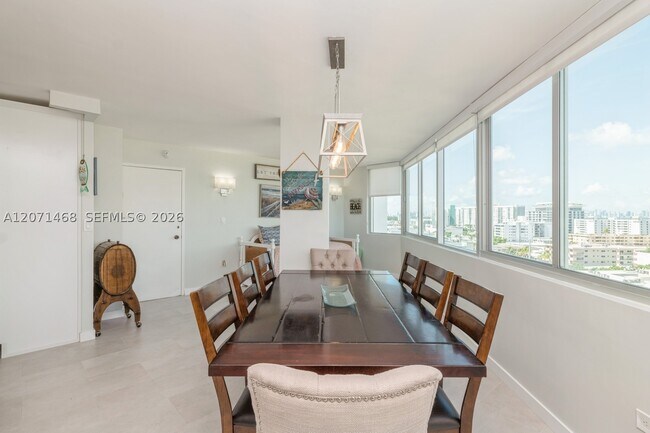 Foto del edificio - 7135 Collins Ave