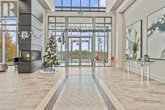 Photo du bâtiment - 65-465 Yorkland Blvd