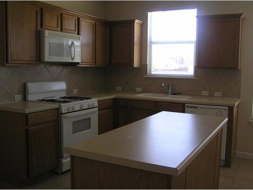 Building Photo - 178 Amber Oak Dr