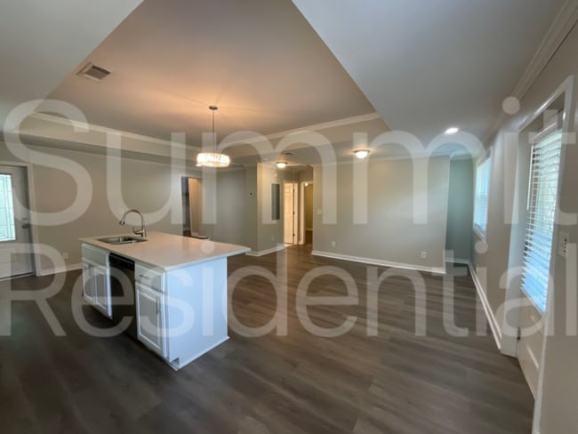 Building Photo - 2590 Godfrey Dr NW