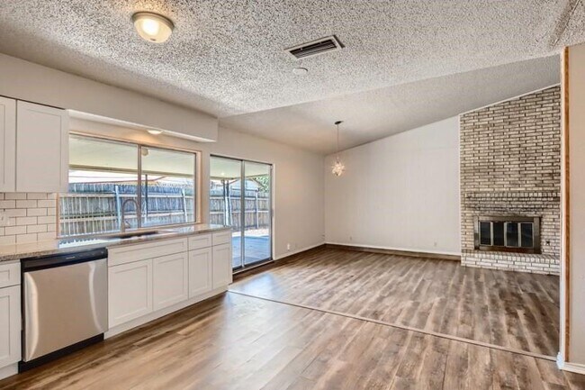 Building Photo - 427 Quintana Dr