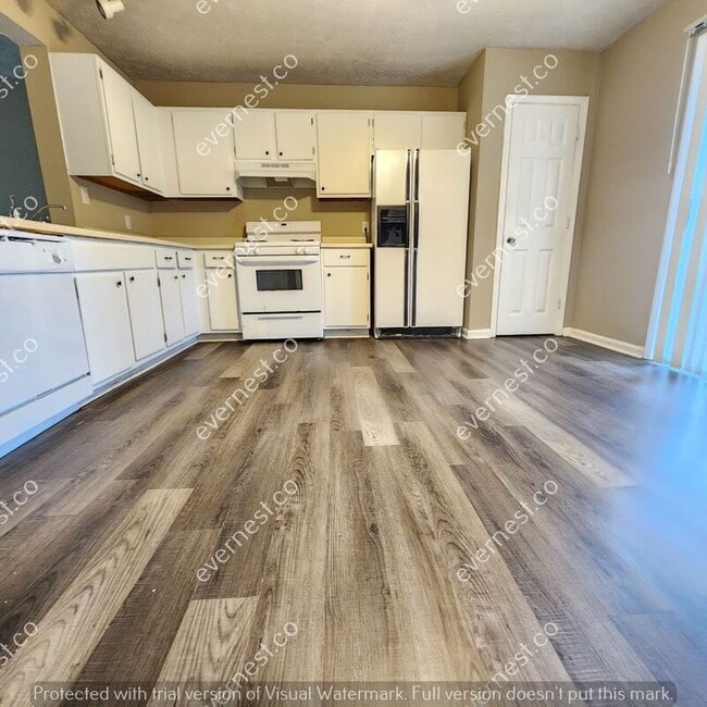Building Photo - 402 Bainbridge Dr