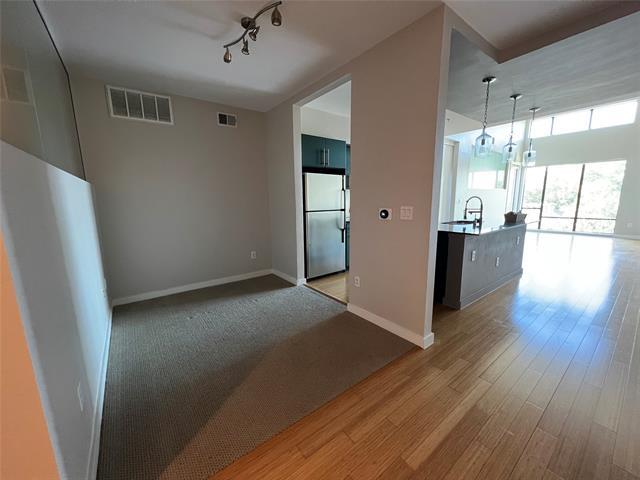 Foto del edificio - 4040 N Hall St