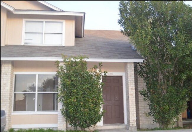 Building Photo - Oak Chase