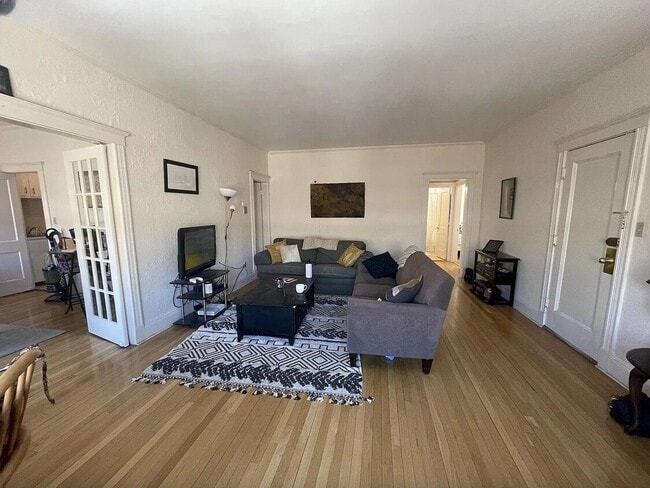 *Pictures are representative samples of the advertised unit. In some cases, the actual units you tou - 28 Alton Pl