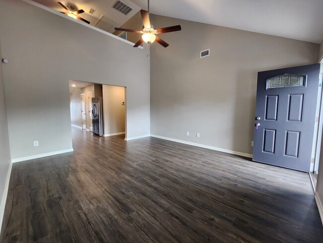 Building Photo - 431 Tristan Wy