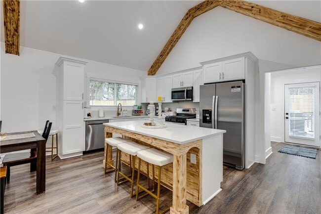 Foto del edificio - 551 Woodrow Ave