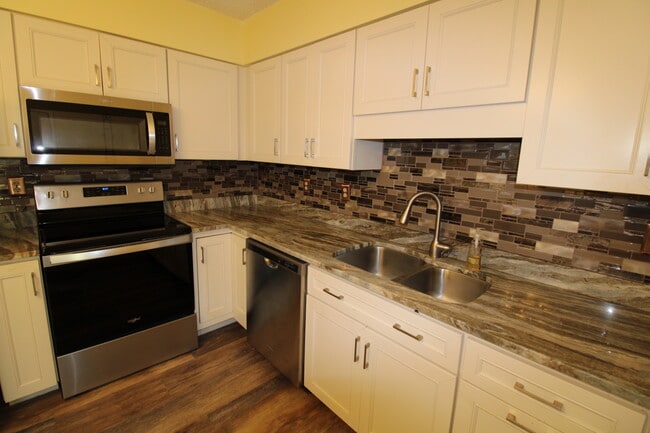 Building Photo - 12 King Arthur Pl