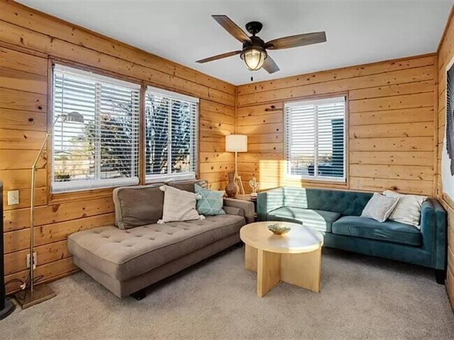 Building Photo - For Rent