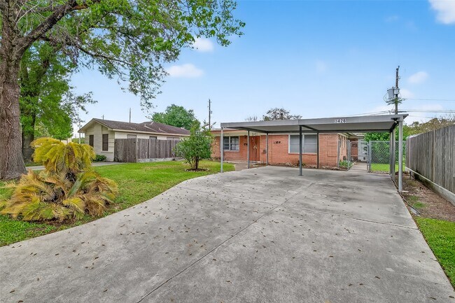 Foto del edificio - 3428 Bradford St