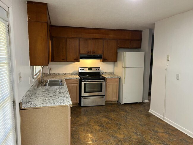 Building Photo - 2336 Lake Ave