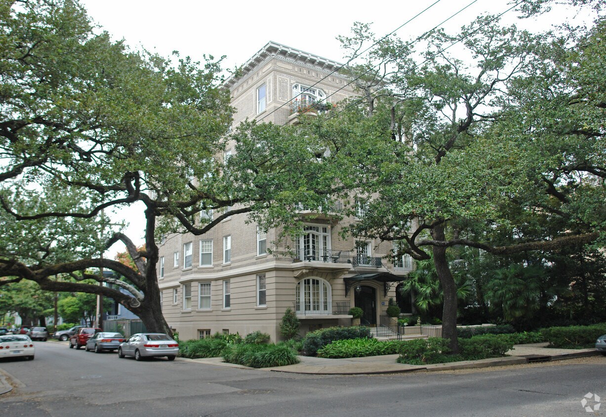 Primary Photo - 3828 St Charles Ave
