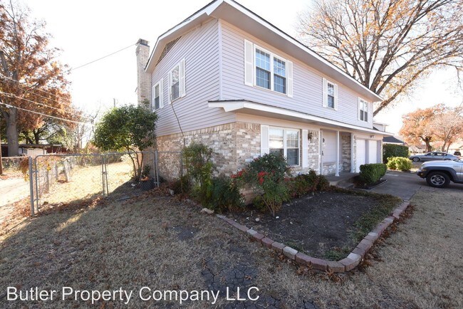 Building Photo - 8636 Strathmore Dr