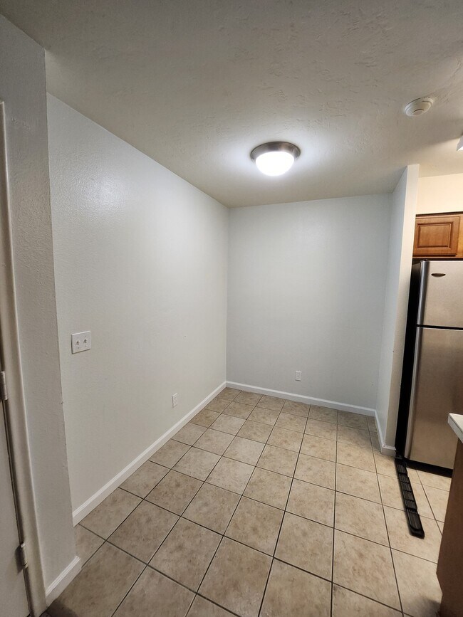 Foto del edificio - 1810 E Blacklidge Dr