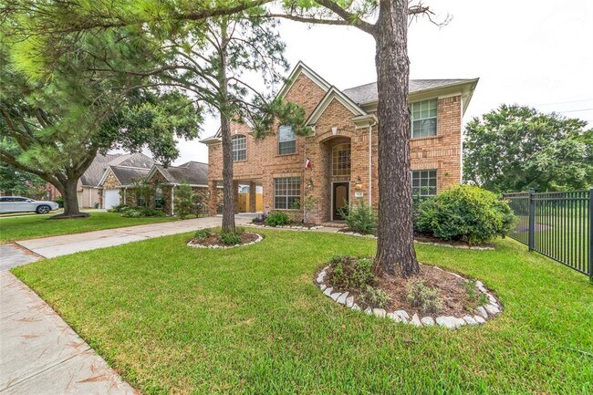 Building Photo - 18502 Autumn Park Dr