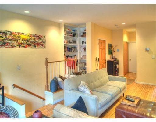 Building Photo - 407 Marlborough St
