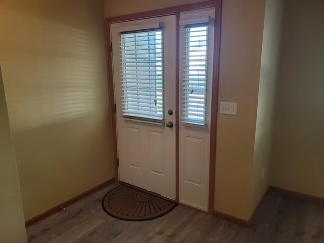 private entrance - 603 3rd Ave