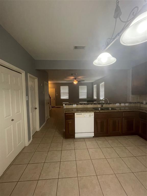 2117 Kemah Village Dr, Kemah, TX 77565 Condo for Rent in Kemah, TX