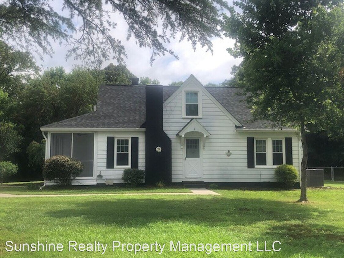 Primary Photo - 1405 N Graham Hopedale Rd